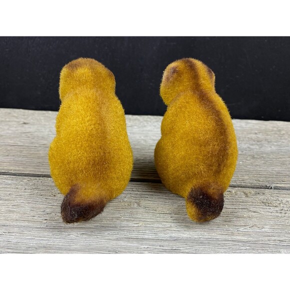 Vintage Flocked Chipmunks Set of 2 Naturecore Cottagecore Made in Hong Kong - Picture 3 of 10